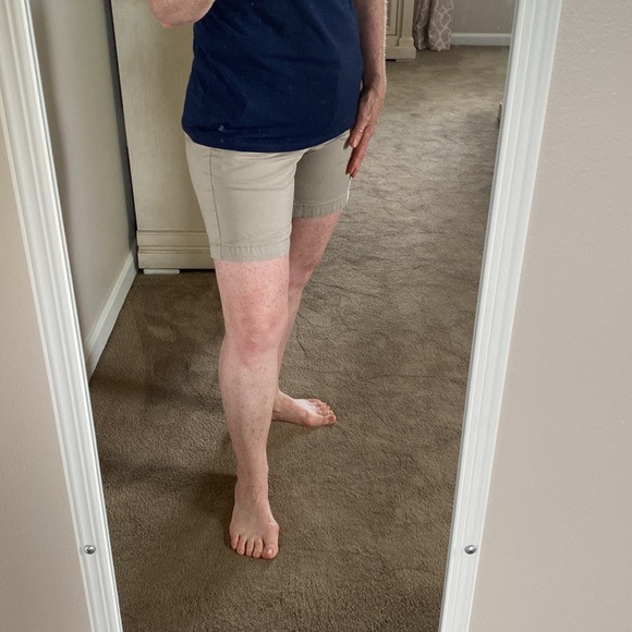 Tommy Hilfiger tan shorts - Picture 4 of 9